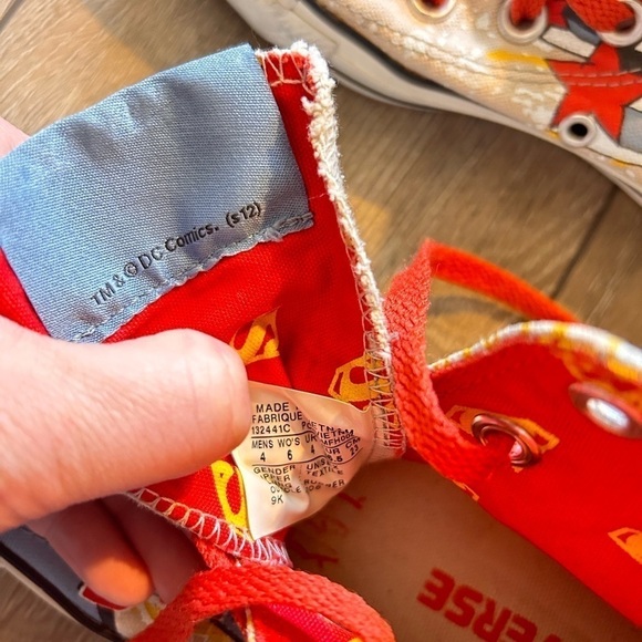 Superman Converse Men’s 4 / Women’s 6 DC Comics Chuck Taylor’s - Picture 3 of 7